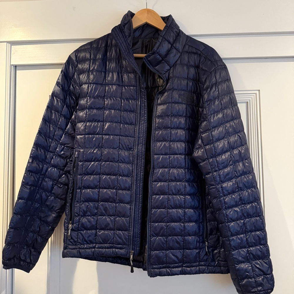 The North Face men’s thermoball puffer jacket medium